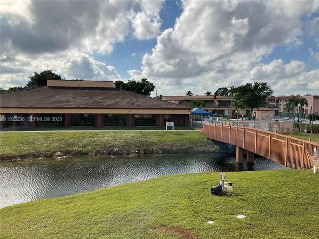 9201 Sunrise Lakes Blvd 205, Sunrise, FL 33322