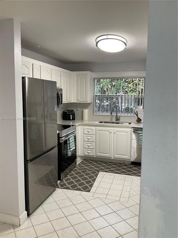 9201 Sunrise Lakes Blvd 205, Sunrise, FL 33322