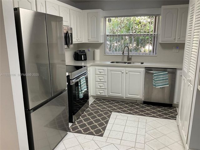 9201 Sunrise Lakes Blvd 205, Sunrise, FL 33322