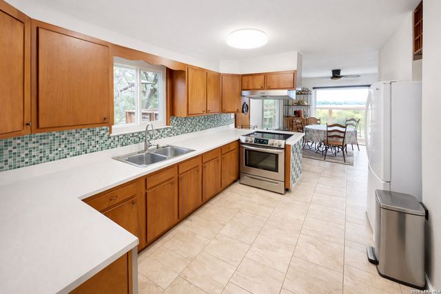 1221 Hallmark, Canyon Lake, TX 78133