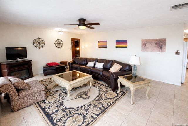 1221 Hallmark, Canyon Lake, TX 78133