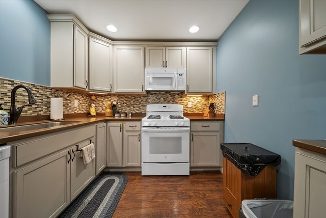 2 Remington Court, Derry, NH 03038