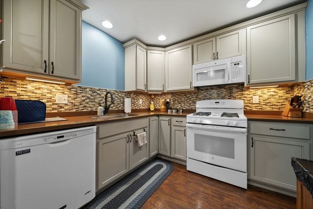 2 Remington Court, Derry, NH 03038