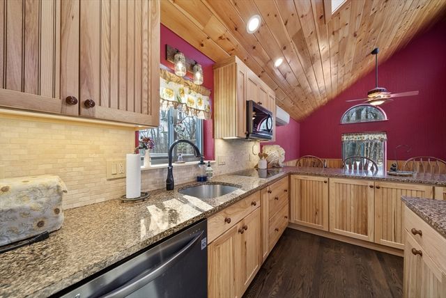2 Remington Court, Derry, NH 03038