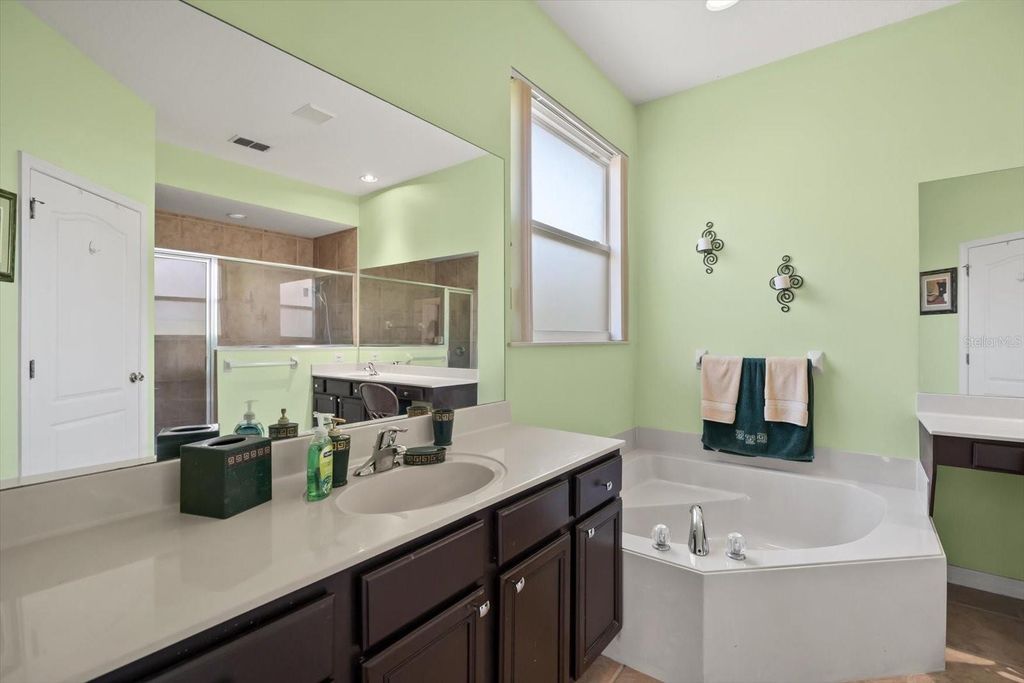 Image 16 of property listing at 10743 SUNRISE TERRACE DRIVE, Orlando, FL 32825