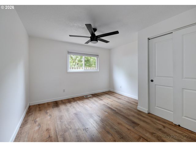5714 Ne AINSWORTH St, Portland, OR 97218