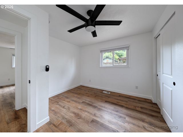 5714 Ne AINSWORTH St, Portland, OR 97218