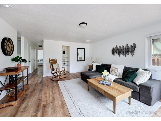 5714 Ne AINSWORTH St, Portland, OR 97218