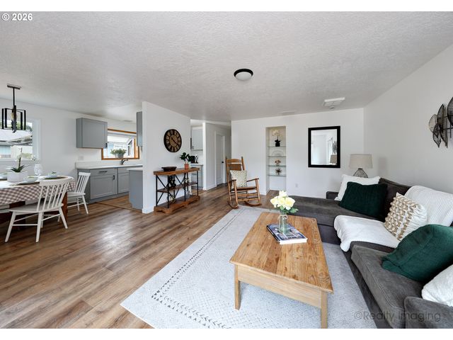 5714 Ne AINSWORTH St, Portland, OR 97218