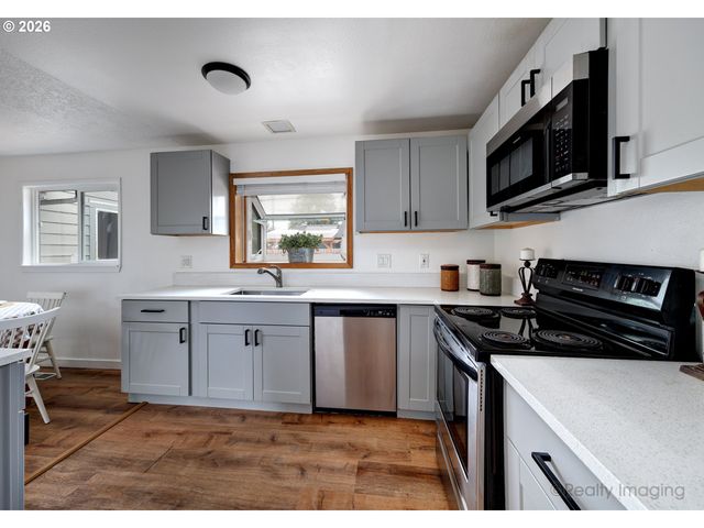 5714 Ne AINSWORTH St, Portland, OR 97218