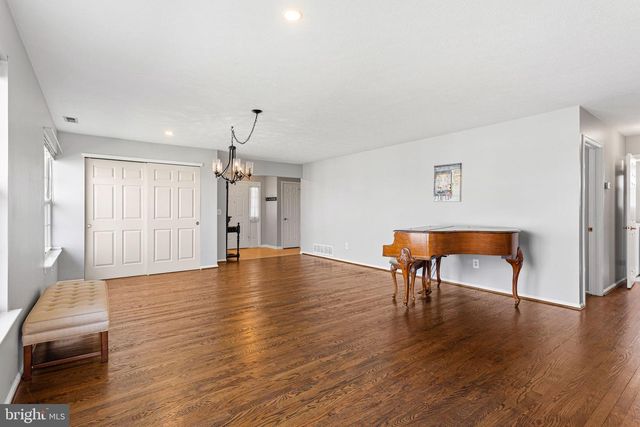 303 MOONSEED PL, Mount Laurel, NJ 08054