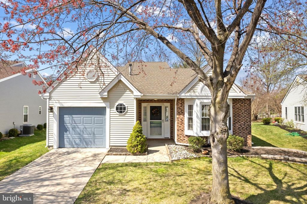 303 MOONSEED PL, Mount Laurel, NJ 08054