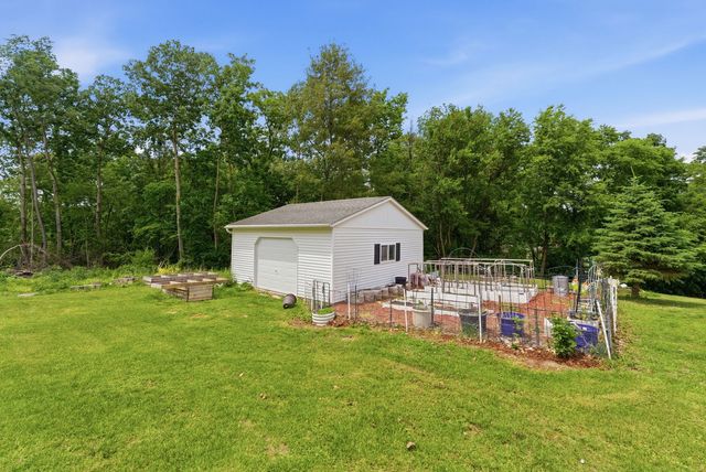 9122 141st Street West, Taylor Ridge, IL 61284