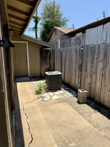 3005-B Parker LN B, Austin, TX 78741