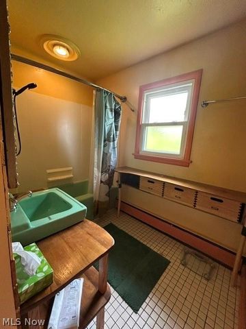 13067 Cedar Road, Cleveland Heights, OH 44118