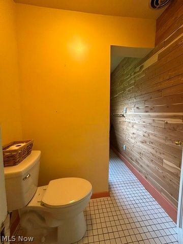 13067 Cedar Road, Cleveland Heights, OH 44118