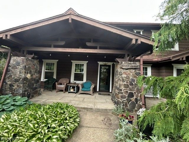 13067 Cedar Road, Cleveland Heights, OH 44118