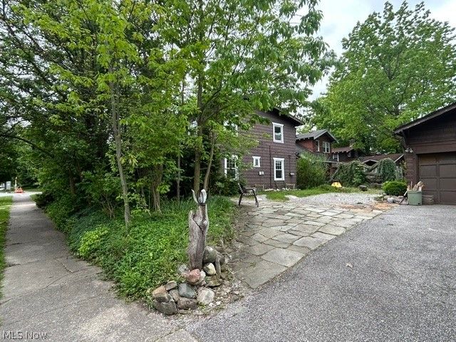 13067 Cedar Road, Cleveland Heights, OH 44118