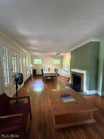 13067 Cedar Road, Cleveland Heights, OH 44118