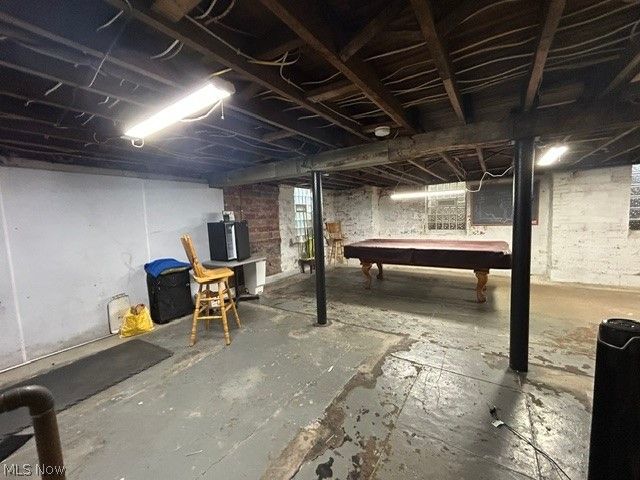 13067 Cedar Road, Cleveland Heights, OH 44118