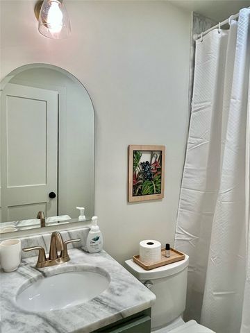 804 NW B Street, Bentonville, AR 72712