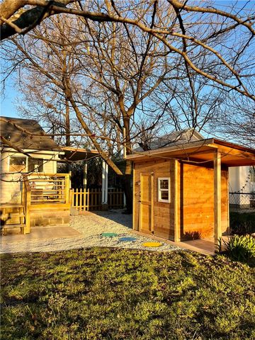 804 NW B Street, Bentonville, AR 72712