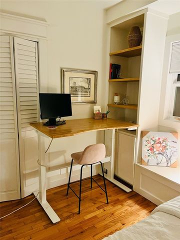 804 NW B Street, Bentonville, AR 72712