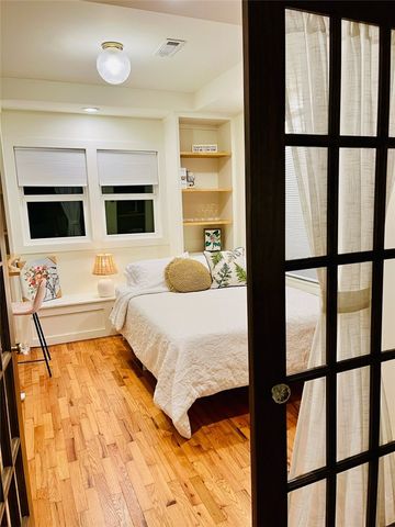 804 NW B Street, Bentonville, AR 72712