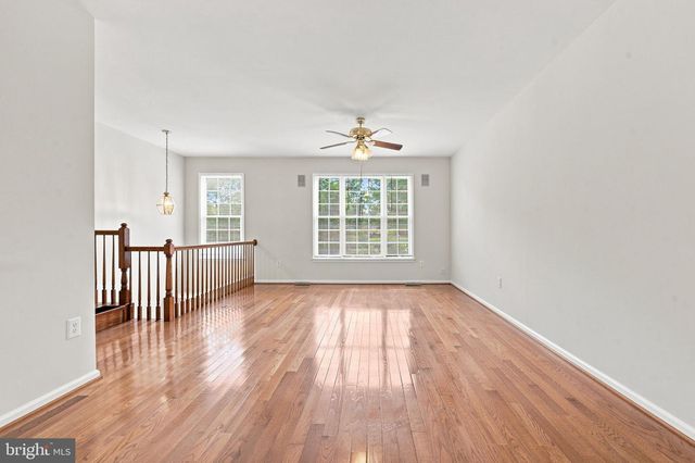 6147 EARLY AUTUMN DR, Centreville, VA 20120