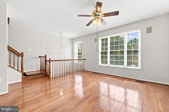 6147 EARLY AUTUMN DR, Centreville, VA 20120