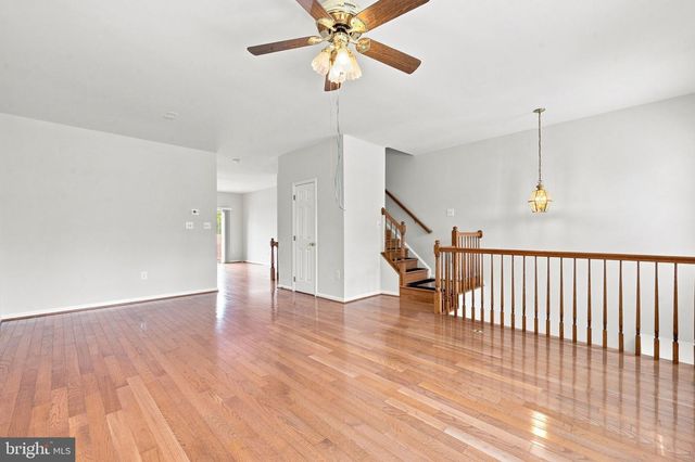 6147 EARLY AUTUMN DR, Centreville, VA 20120