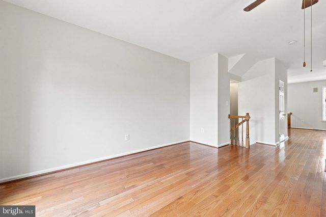6147 EARLY AUTUMN DR, Centreville, VA 20120