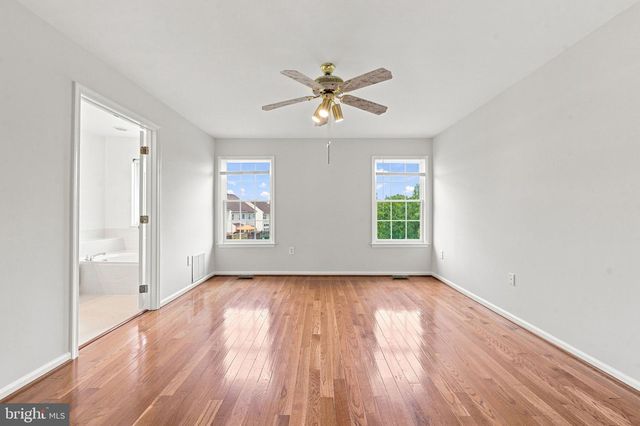 6147 EARLY AUTUMN DR, Centreville, VA 20120