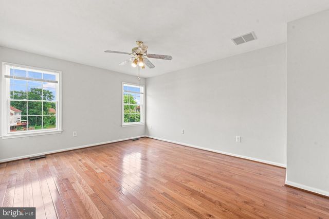 6147 EARLY AUTUMN DR, Centreville, VA 20120