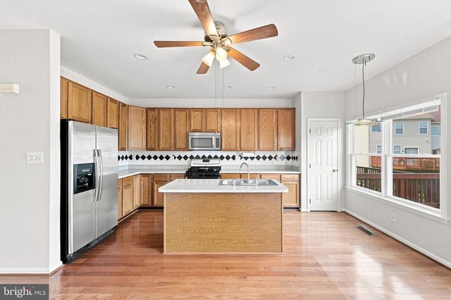 6147 EARLY AUTUMN DR, Centreville, VA 20120