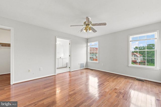 6147 EARLY AUTUMN DR, Centreville, VA 20120