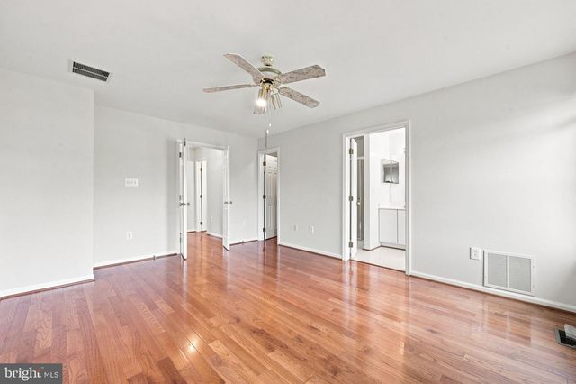 6147 EARLY AUTUMN DR, Centreville, VA 20120