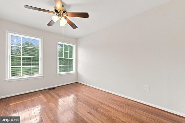 6147 EARLY AUTUMN DR, Centreville, VA 20120
