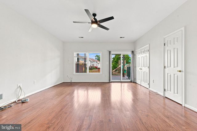 6147 EARLY AUTUMN DR, Centreville, VA 20120