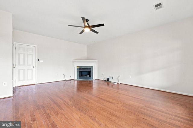 6147 EARLY AUTUMN DR, Centreville, VA 20120
