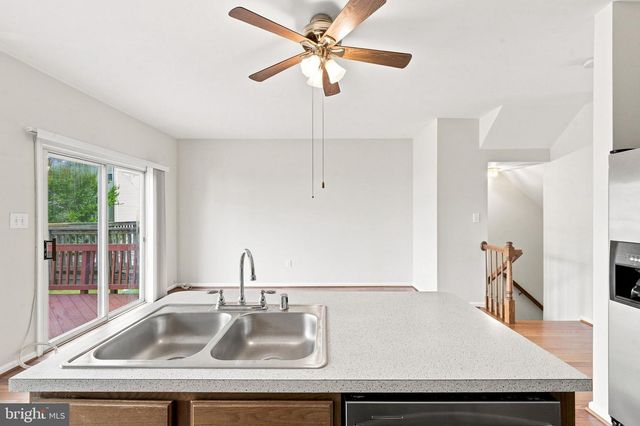 6147 EARLY AUTUMN DR, Centreville, VA 20120