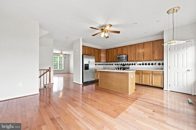 6147 EARLY AUTUMN DR, Centreville, VA 20120