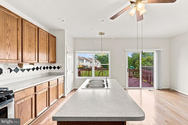 6147 EARLY AUTUMN DR, Centreville, VA 20120