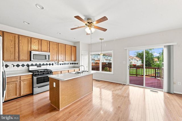 6147 EARLY AUTUMN DR, Centreville, VA 20120