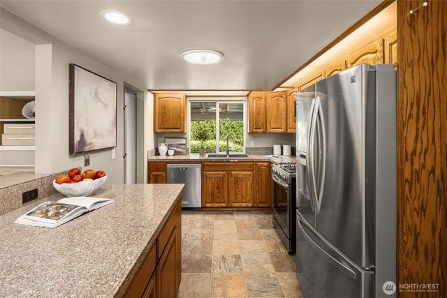 12532 SE 70th Street, Newcastle, WA 98056