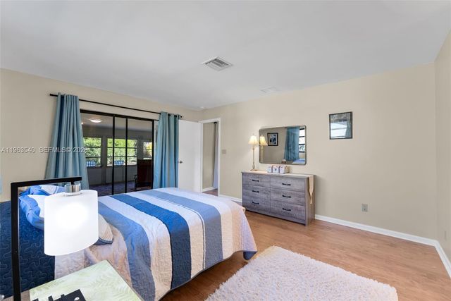 5331 NW 77th Ct, Pompano Beach, FL 33073