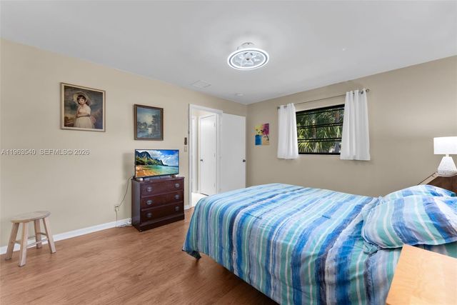 5331 NW 77th Ct, Pompano Beach, FL 33073