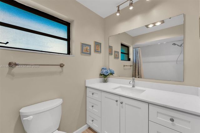 5331 NW 77th Ct, Pompano Beach, FL 33073