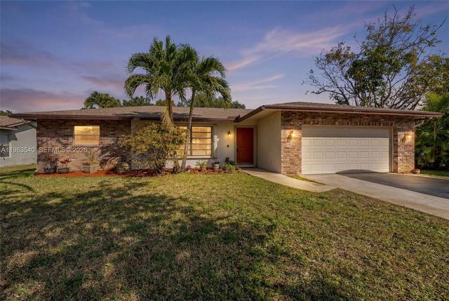 5331 NW 77th Ct, Pompano Beach, FL 33073