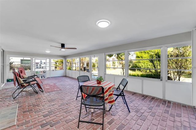 5331 NW 77th Ct, Pompano Beach, FL 33073